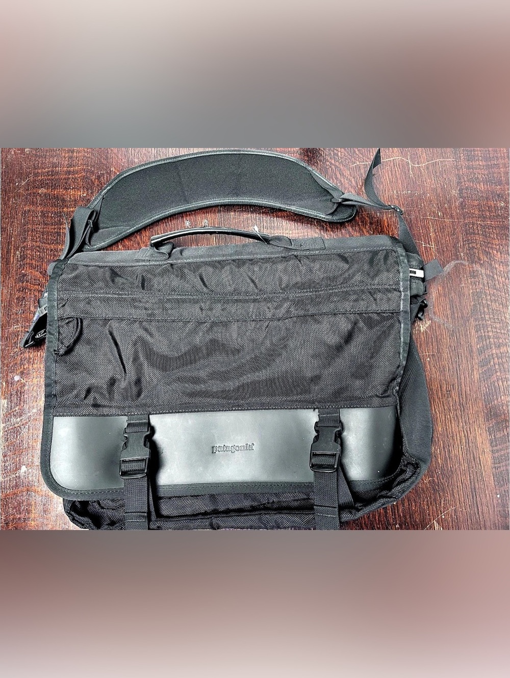 Patagonia Black Hole Messenger Bag 24L Black USA 🇺🇸 rare